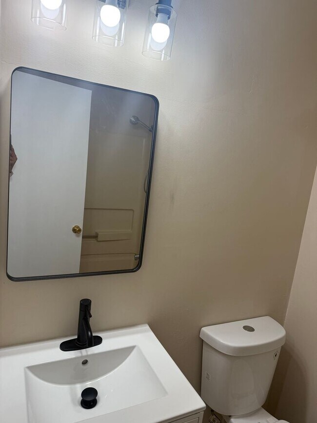 Foto del edificio - 100 Shawnee Pl