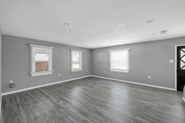 Foto del edificio - 7323 Farnsworth St