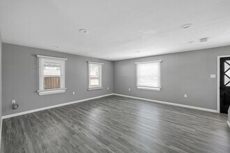 Building Photo - 7323 Farnsworth St