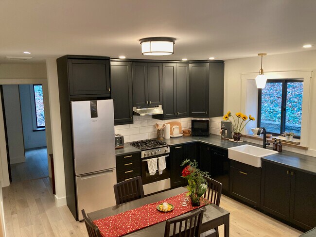 Foto del edificio - 385 Beaverdam Rd