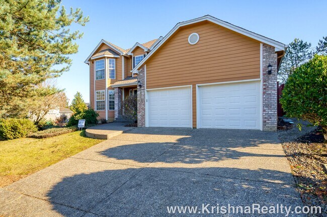 Building Photo - Beautiful Traditional *UPGRADED* 4 BD* 2.5...