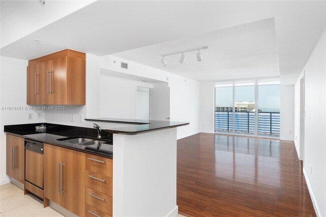 Photo - 335 S Biscayne Blvd Apartment