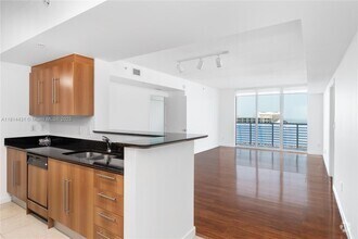 Building Photo - 335 S Biscayne Blvd