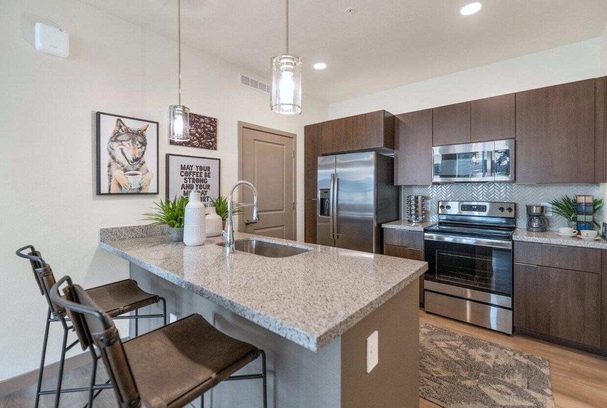 Hangar at Thunderbird 15301 57th Ave Glendale, AZ