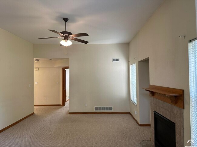 Building Photo - 925 N Field Stone Dr
