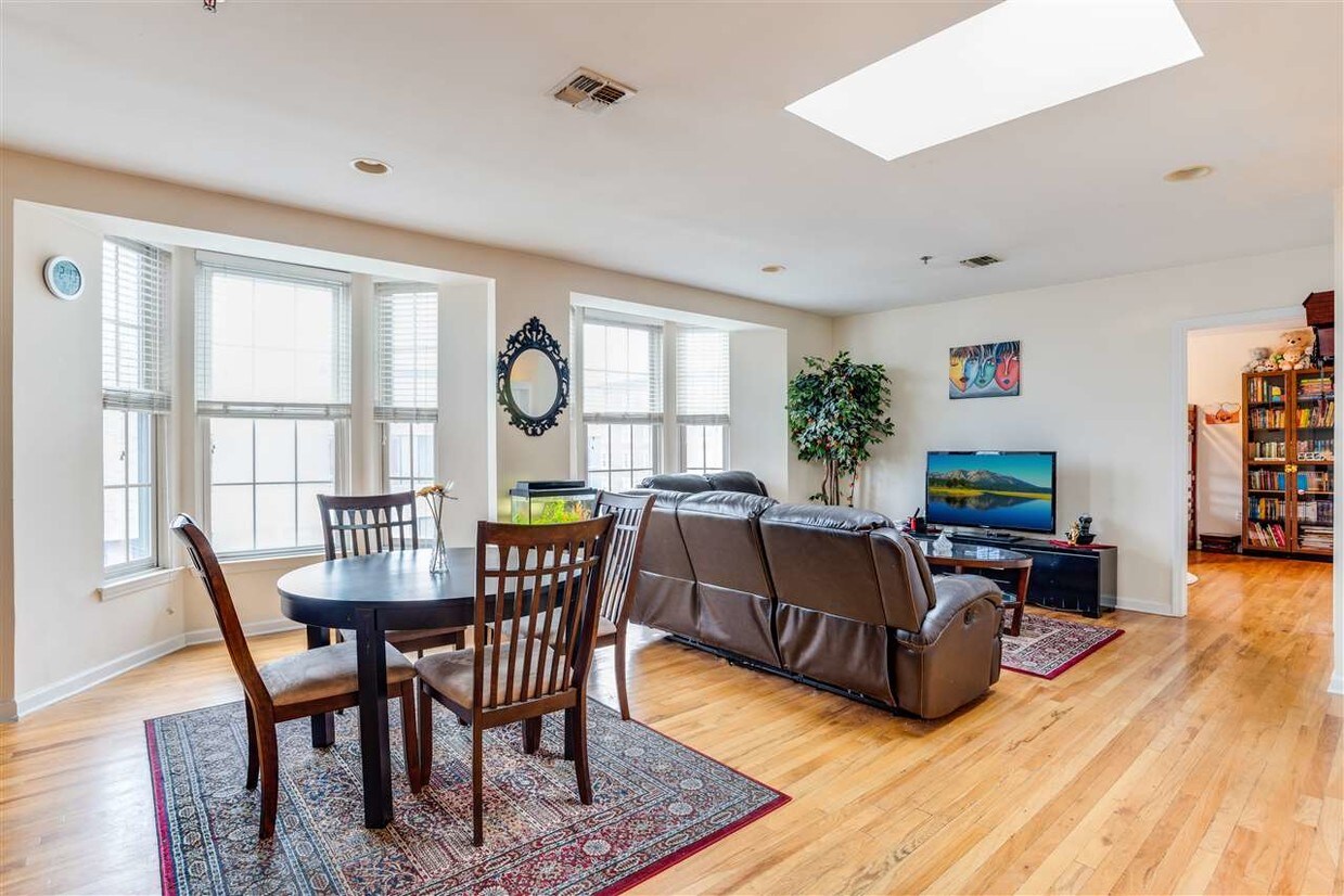 Foto principal - 727 Jefferson St