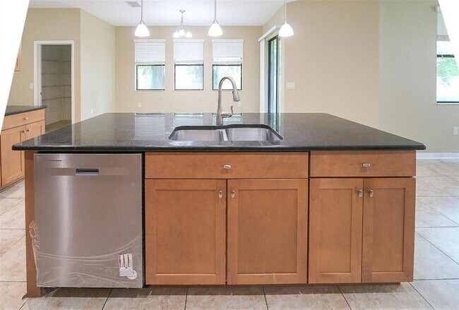 Foto del edificio - 1208 Oakcrest Dr