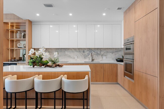 Foto del edificio - 700 NE 24th St