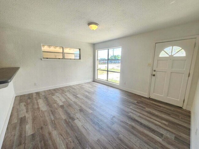 Foto del edificio - 1040 Hickory Ln