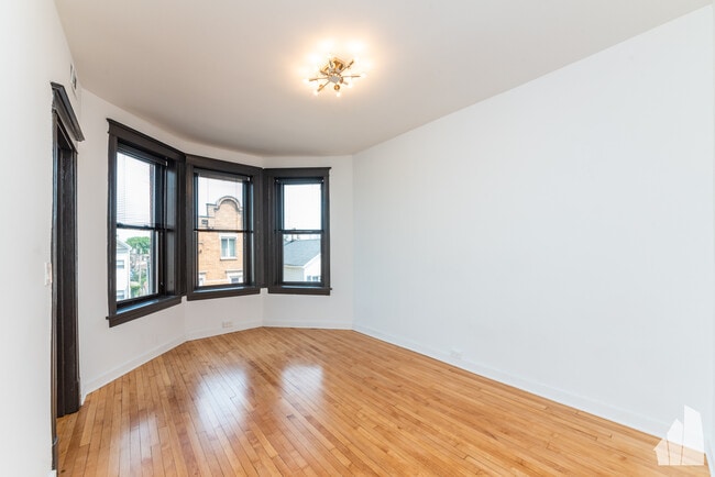 Building Photo - 837 W 33rd St