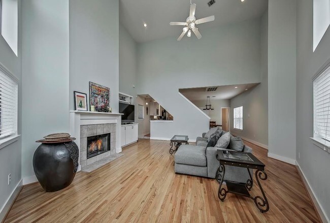 Building Photo - 9710 Riddlewood Ln