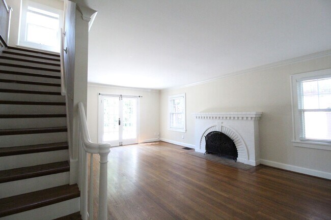 Foto del edificio - December FREE On This 3 Bedroom 1.5 Bath Home Just Minutes From Brookside