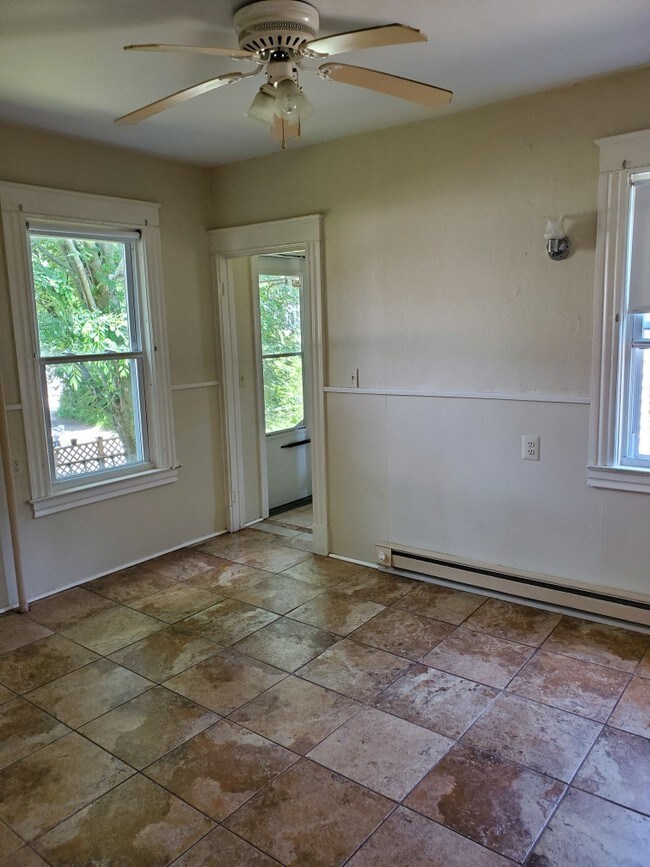 Building Photo - 5 Maple Terrace