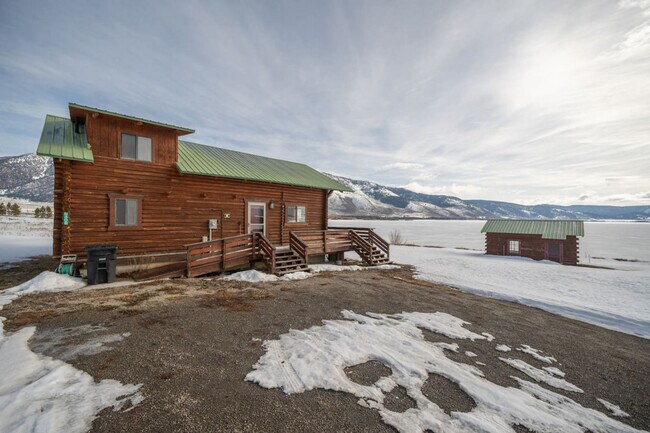 Foto del edificio - 5406 Henrys Lake Rd