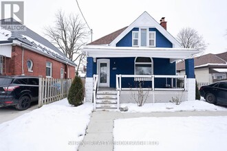 Building Photo - 480 Quebec St