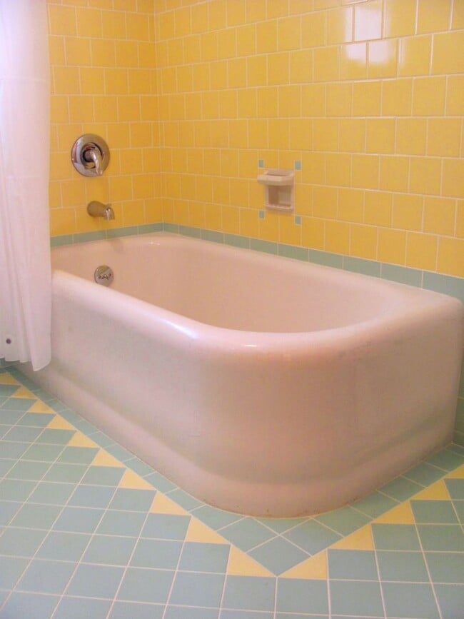 Building Photo - Vintage Arts & Crafts style, fully-remodel...
