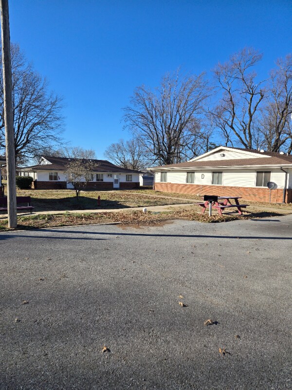 Building Photo - 100 E Wilson St