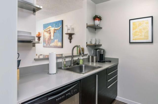 Building Photo - 1200 Mariposa Dr