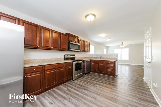 Building Photo - 4971 Trent Hill Dr
