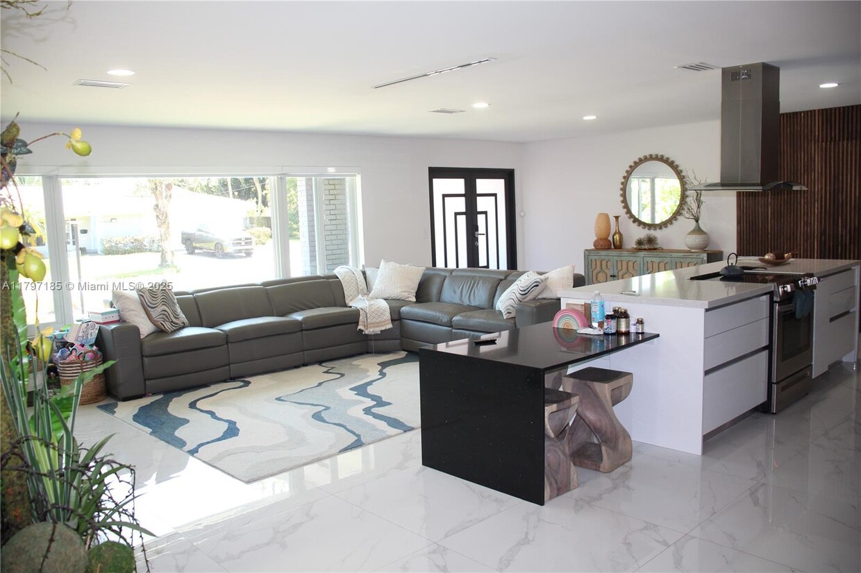 Foto principal - 7261 NW 6th Ct