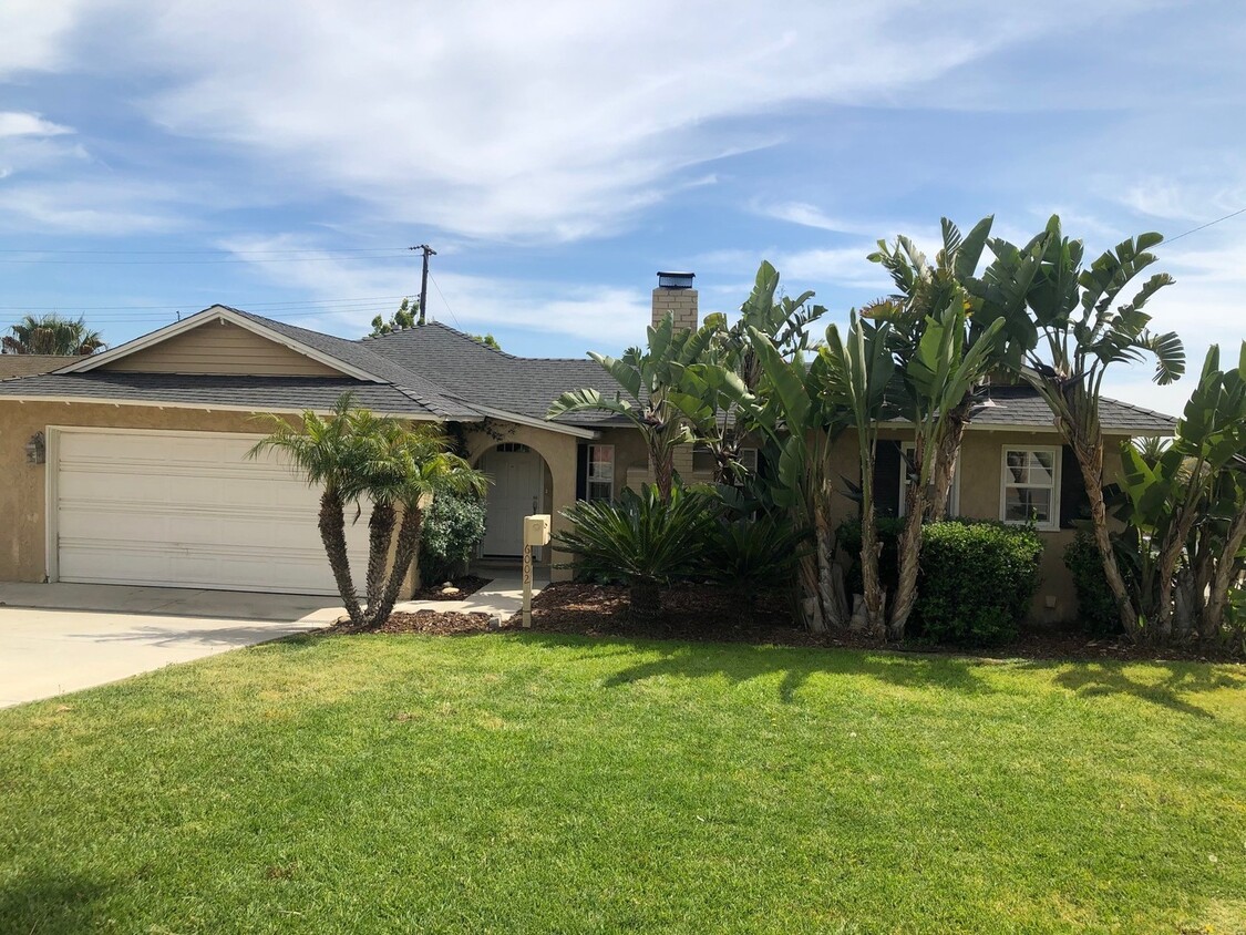 Primary Photo - Central Ventura Home with Large Yard!