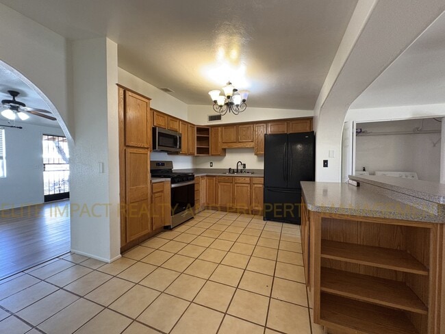 Building Photo - 4650 E Calle Aurora