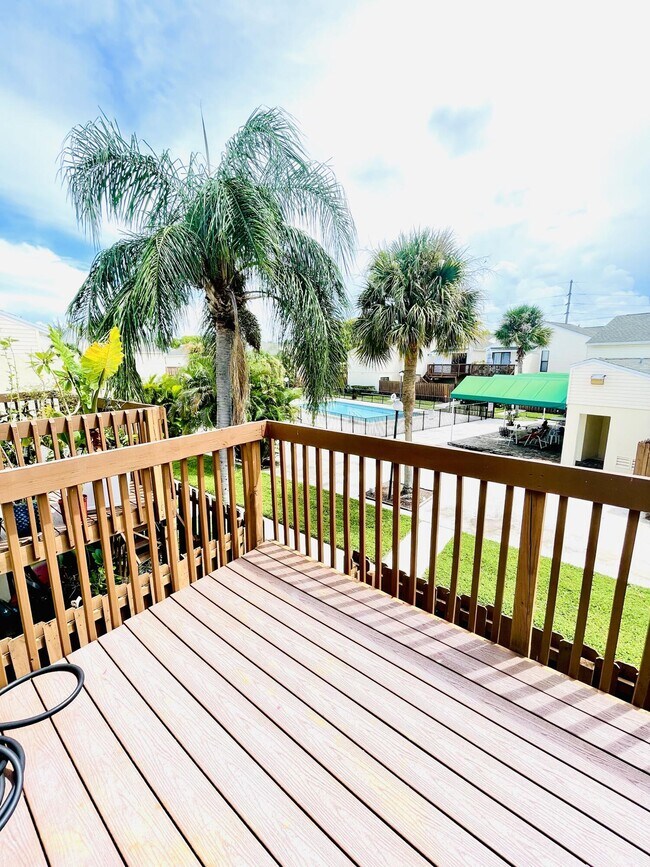 Foto del edificio - 635 Executive Center Dr