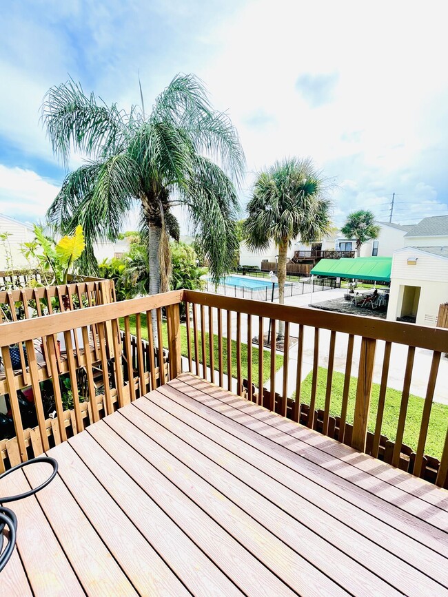 Building Photo - 635 Executive Center Dr