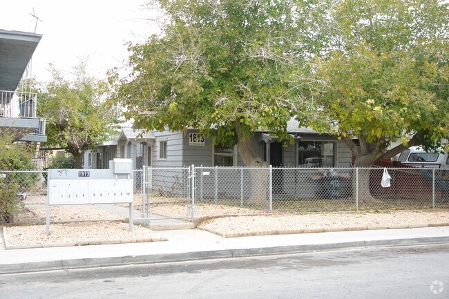 Foto del edificio - 1813 Harding St