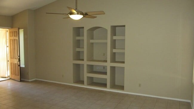 Building Photo - 2471 W Hemlock Way