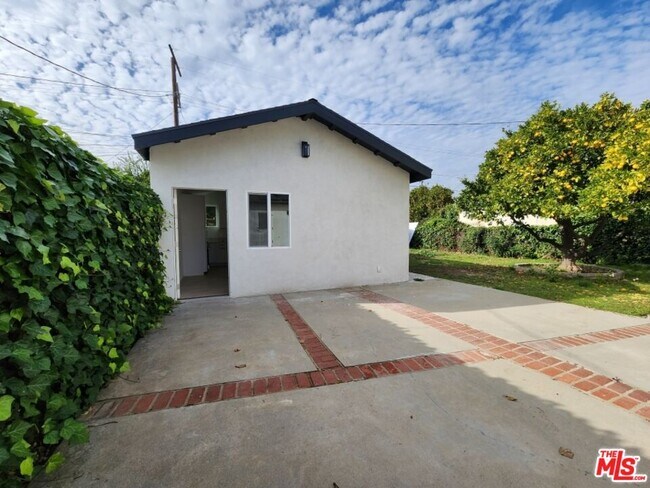 Building Photo - 6939 Nestle Ave
