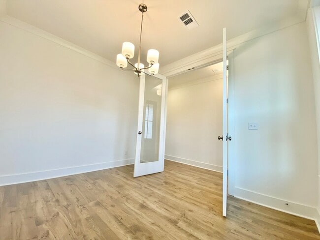 Building Photo - 643 Conifer Dr