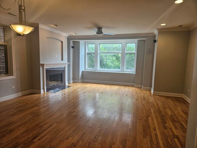 Foto del edificio - 6022 N Kenmore Ave