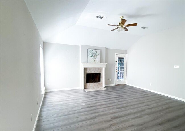 Foto del edificio - 3341 Zubin Ln