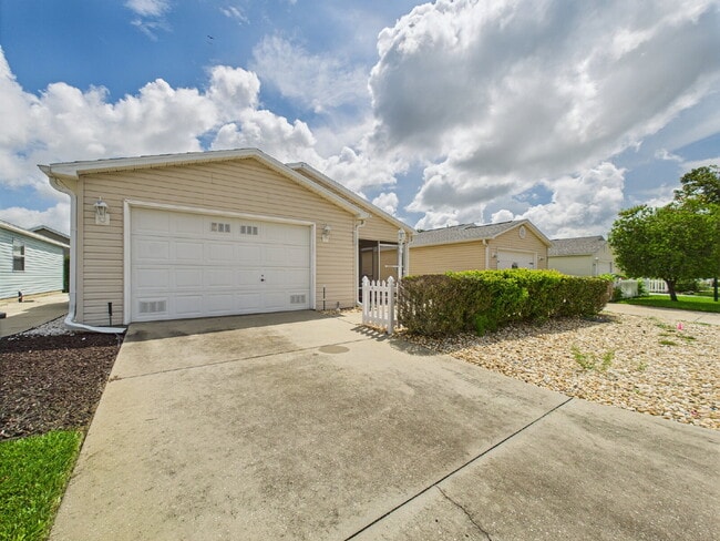 Building Photo - 480 Hildalgo Dr