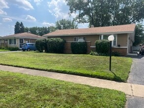 Building Photo - 16146 Cambridge Dr