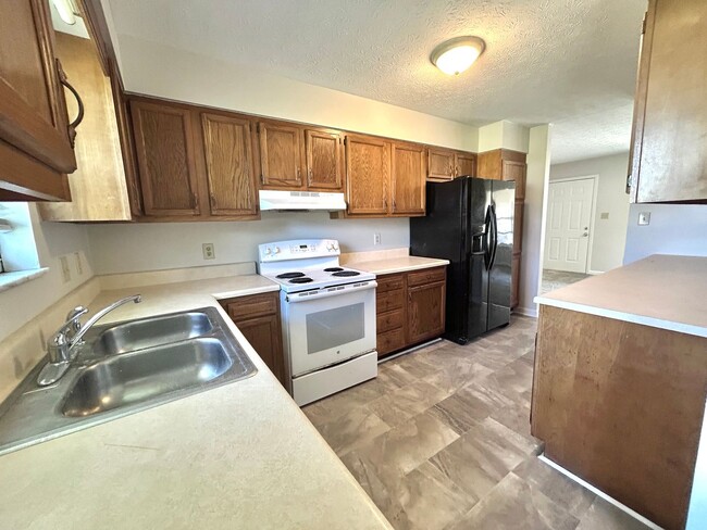 Building Photo - 2 bedroom/2 bath unit for rent