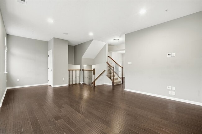 Building Photo - 1204 Pointe View Dr