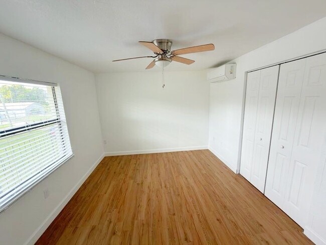 Foto del edificio - 813 W Jefferson St