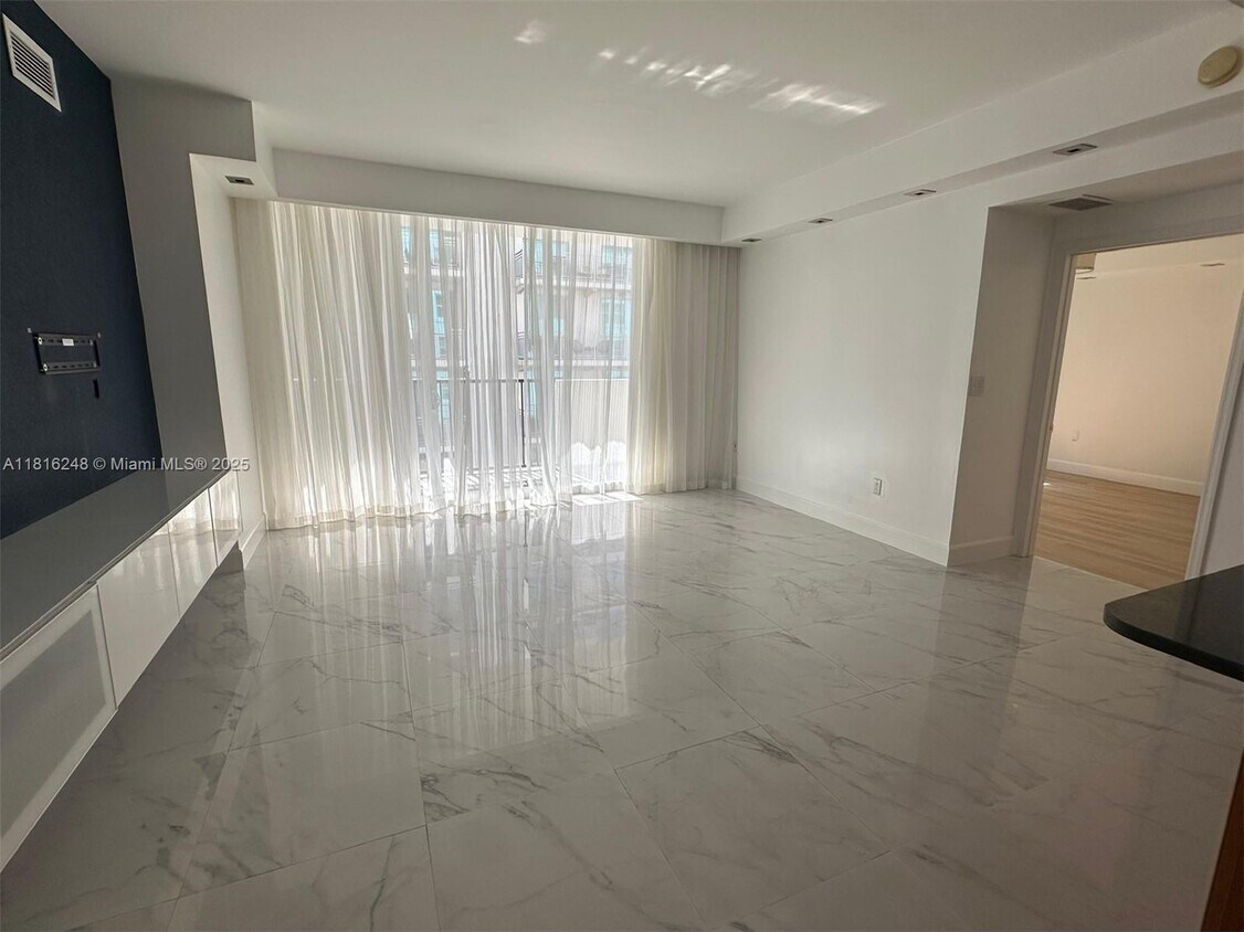 Foto principal - 4100 Salzedo St