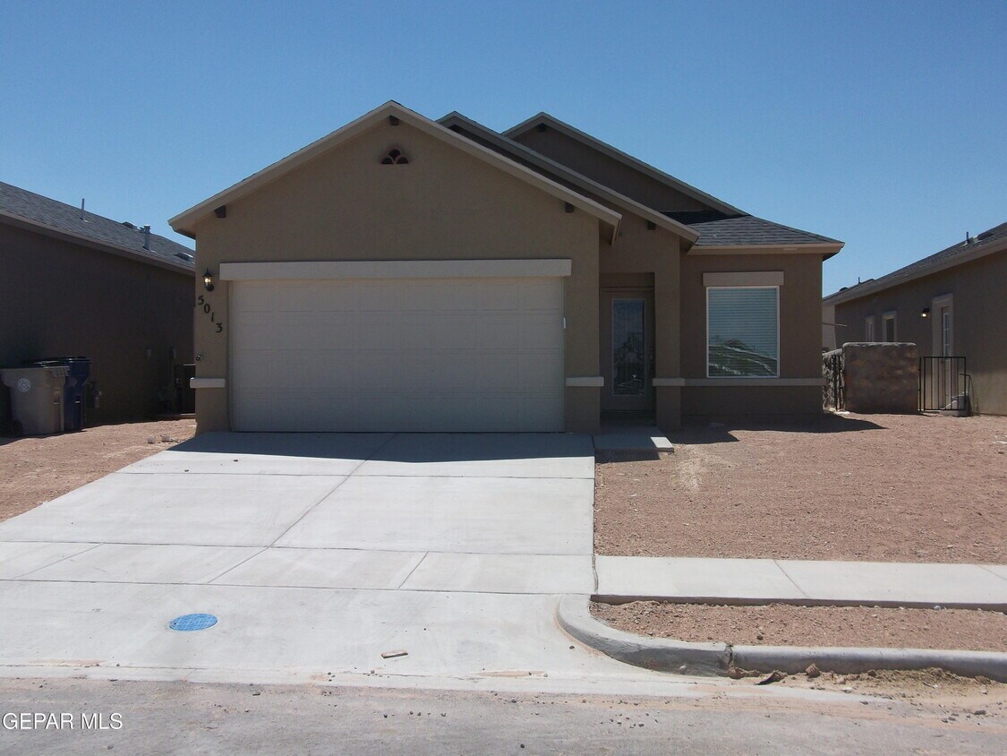 Primary Photo - 5013 Vincent James St