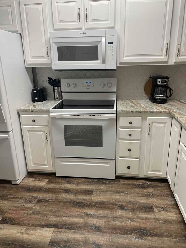 Foto del edificio - 640 River Oaks Dr