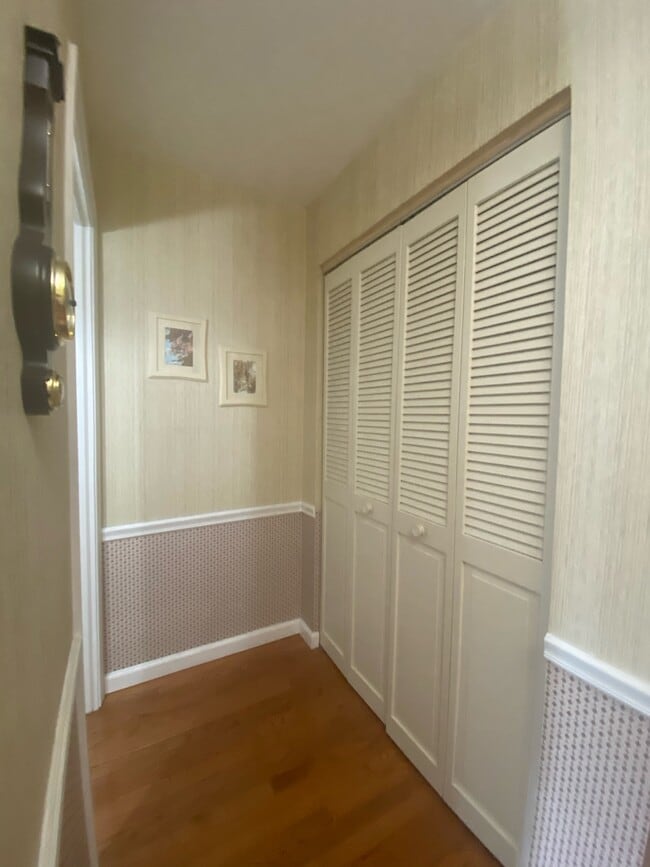 Building Photo - 102 Eaton Dr