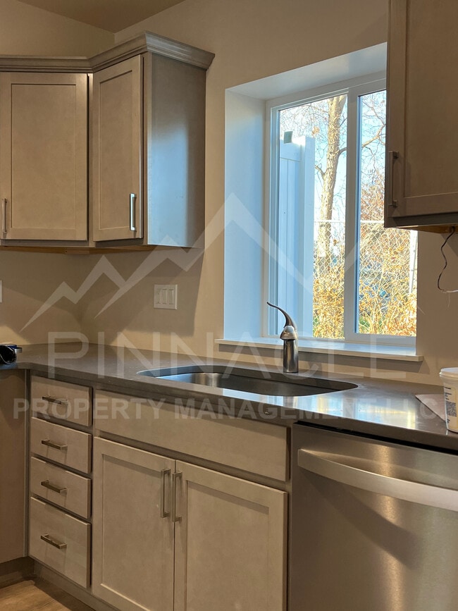 Building Photo - 15 Chicago Ave