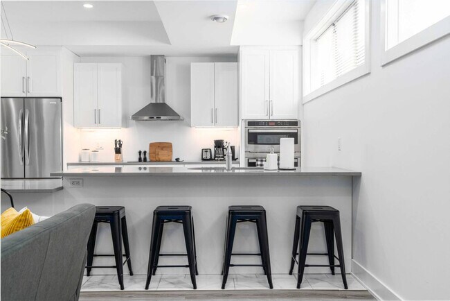 Photo du bâtiment - 585 Queens Ave