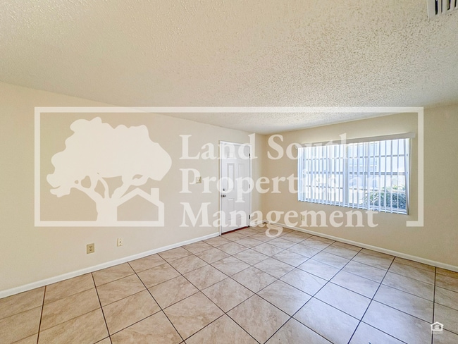 Building Photo - 5859 Charlton Dr