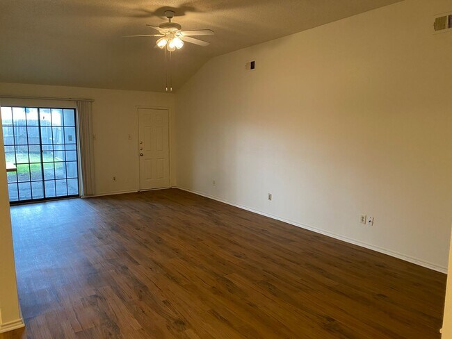 Building Photo - Nice Single Family Home in Cedar Hill