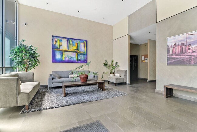 Building Photo - Superb Spacious and Sunlit 1 Bedroom Condo