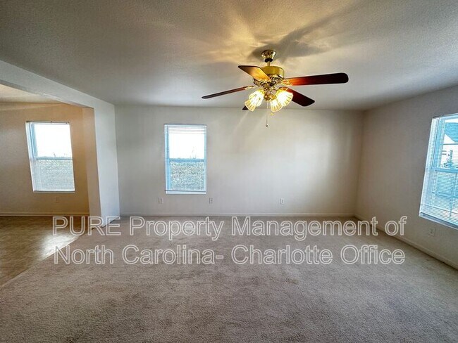 Foto del edificio - 723 Skywatch Ln