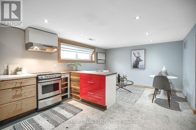 Building Photo - 6 Thirty First St